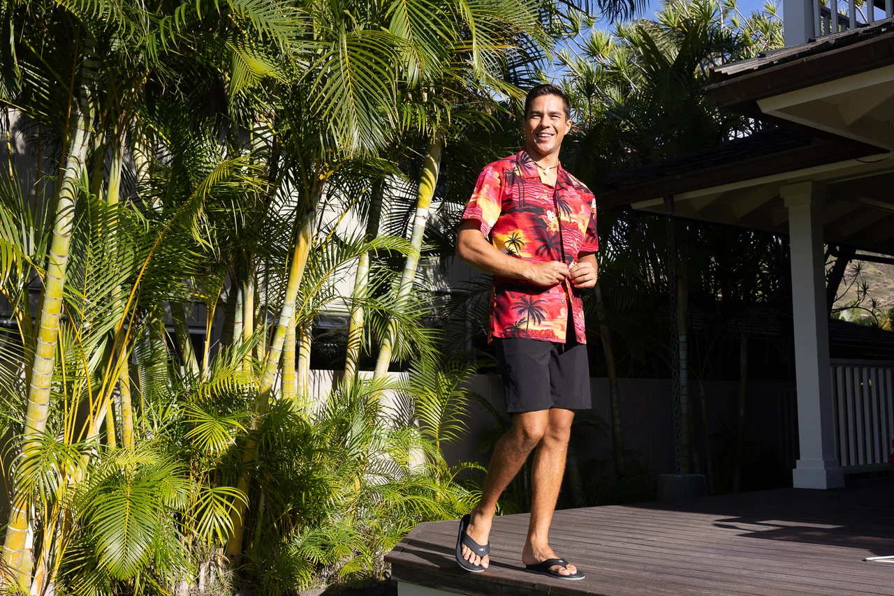 Hawaiian Performance Surfwear® Slippers: Black - Image 3